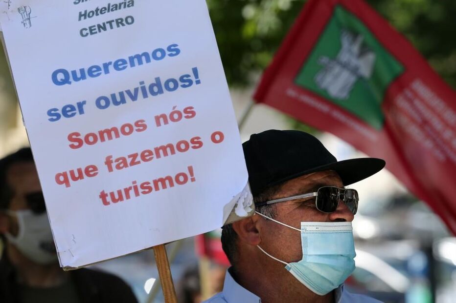 Trabalhadores da restauração e turismo manifestam-se à porta do Ministério do Trabalho