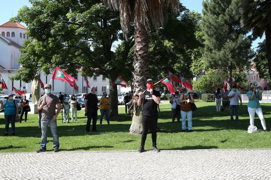Trabalhadores da restauração e turismo manifestam-se à porta do Ministério do Trabalho