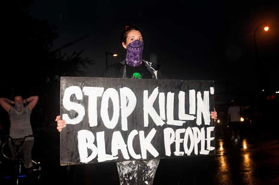 Atuação de polícia que matou cidadão negro nos EUA gera caos nas ruas de Minneapolis