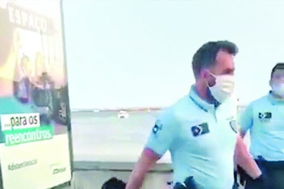 Momento da detenção de um dos agressores