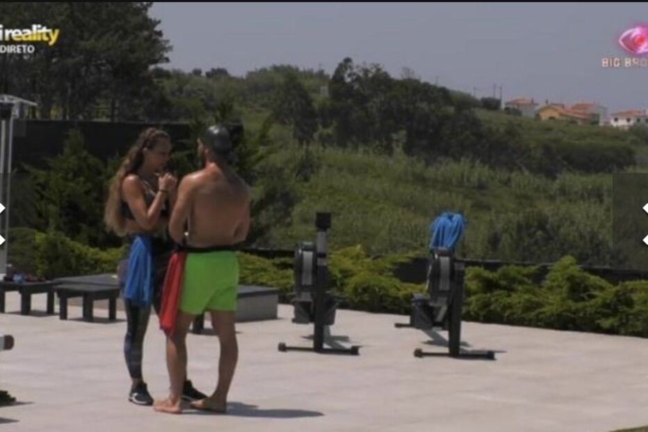 Iury recebe avião e recebe carinho de Daniel Guerreiro