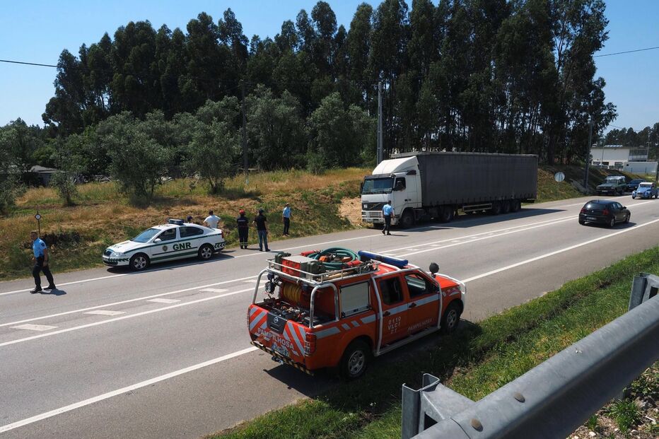 Camionista desaparece sem deixar rasto e deixa camião ligado na estrada na Mealhada