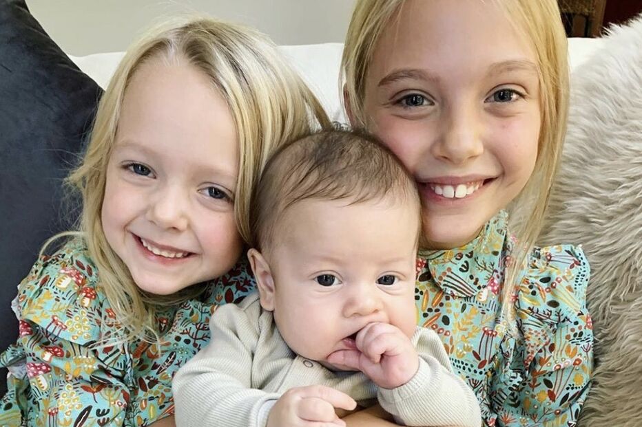 Myka e James têm quatro filhos biológicos