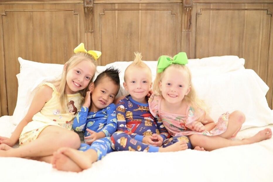 Myka e James têm quatro filhos biológicos