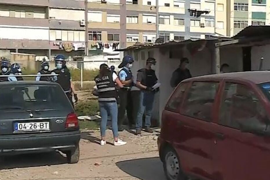 Polícia encerra estabelecimentos comerciais em operação musculada no Bairro da Jamaica no Seixal