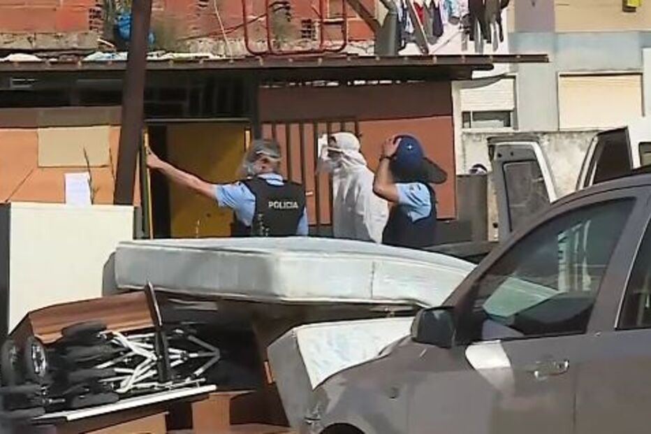 Polícia encerra estabelecimentos comerciais em operação musculada no Bairro da Jamaica no Seixal