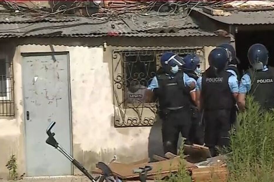 Polícia encerra estabelecimentos comerciais em operação musculada no Bairro da Jamaica no Seixal