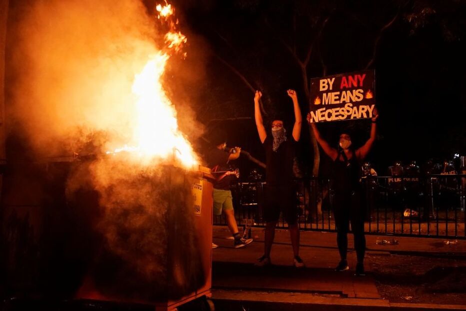 Fogo, vandalismo e destruição: protestos por George Floyd em Minneapolis escalam violência 