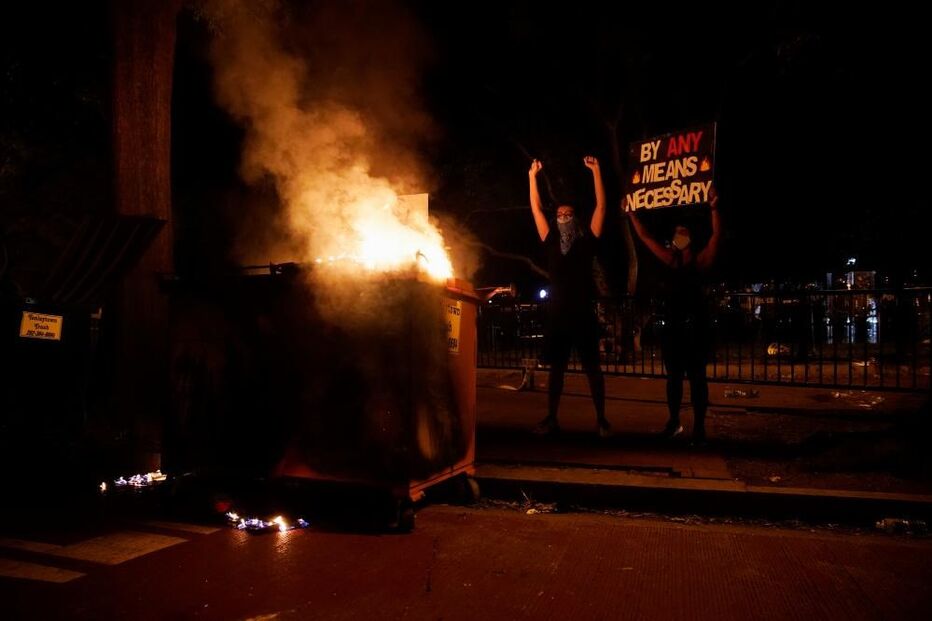 Fogo, vandalismo e destruição: protestos por George Floyd em Minneapolis escalam violência 