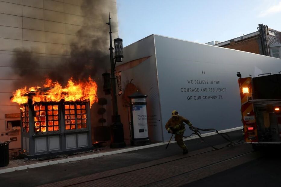 Fogo, vandalismo e destruição: protestos por George Floyd em Minneapolis escalam violência 