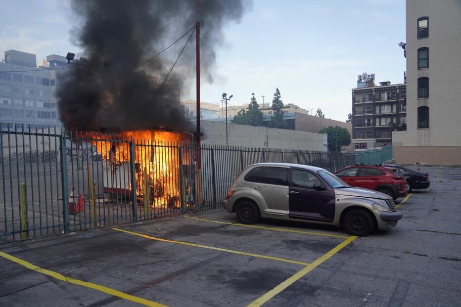 Fogo, vandalismo e destruição: protestos por George Floyd em Minneapolis escalam violência 