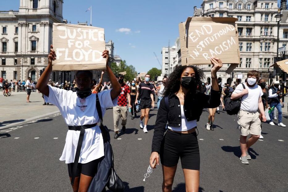 Milhares de pessoas protestam em Londres contra violência policial nos EUA após morte de George Floyd