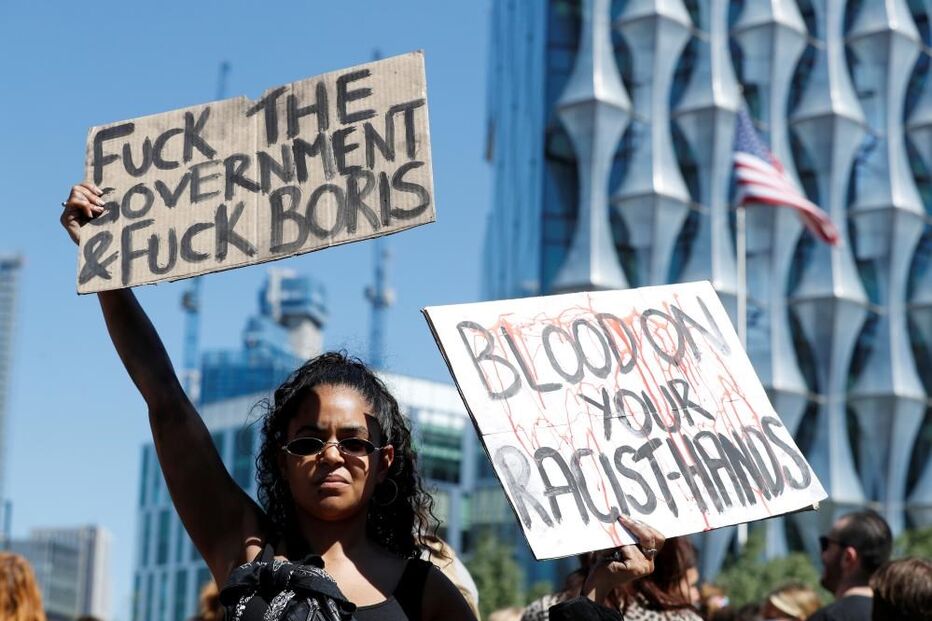 Milhares de pessoas protestam em Londres contra violência policial nos EUA após morte de George Floyd