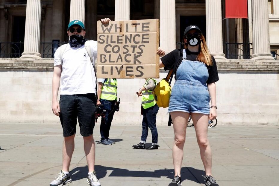 Milhares de pessoas protestam em Londres contra violência policial nos EUA após morte de George Floyd