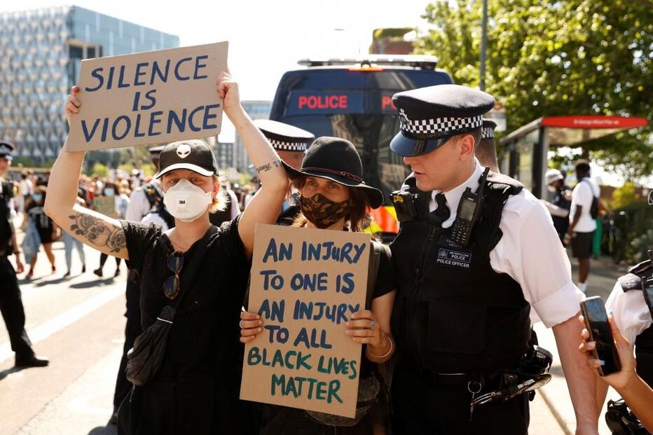 Milhares de pessoas protestam em Londres contra violência policial nos EUA após morte de George Floyd