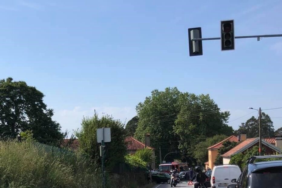 Dois feridos em colisão frontal na EN103 em Viana do Castelo