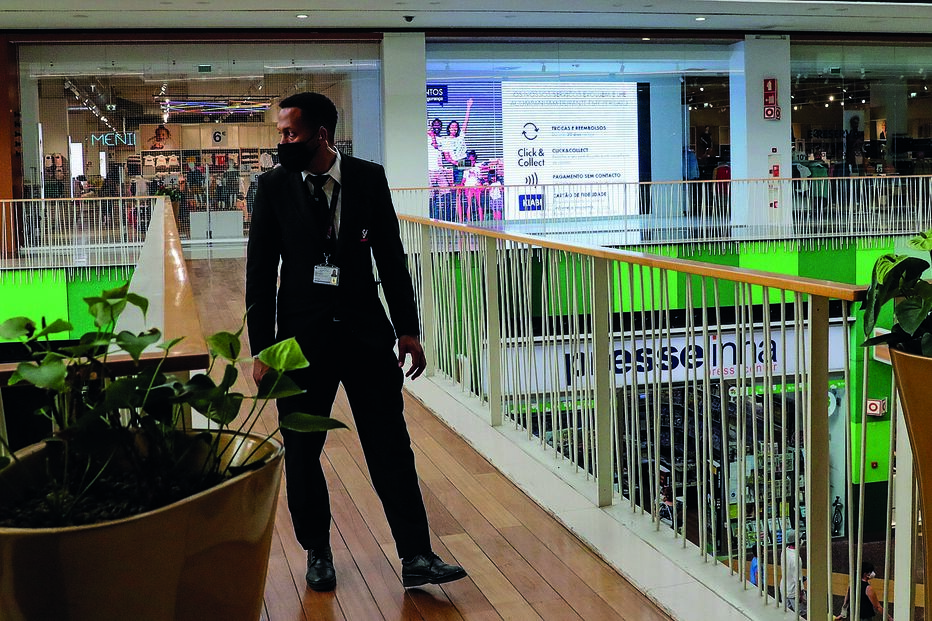 Espaços comerciais abrem hoje, de norte a sul do País, à exceção dos que se situam na região da Grande Lisboa