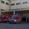 <![CDATA[ Mulher tropeça ao sair de viatura e irmão atinge homem à facada em Torres Vedras ]]>