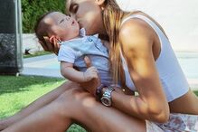 Carolina Patrocínio com o filho Eduardo