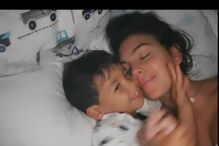 Georgina mostra-se com os gémeos