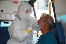 Moradores do Bairro das Galinheiras em Lisboa realizam testes ao coronavírus