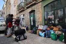 Seguranças tentam despejar voluntários de centro de apoio a carenciados em Arroios