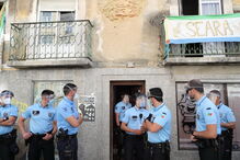 Seguranças tentam despejar voluntários de centro de apoio a carenciados em Arroios