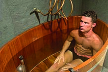 Ronaldo numa das banheiras do duplex