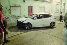 Carro com que o homicida investiu contra um grupo de jovens, fazendo uma vítima mortal 