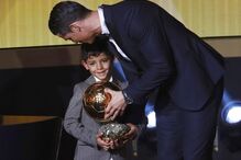 Cristianinho e Ronaldo, quando o craque recebeu a bola de Ouro