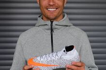 Cristiano Ronaldo mostra chuteiras