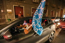 Milhares de pessoas celebraram nas ruas de Nápoles a conquista da Taça de Itália em futebol