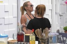 Teresa e Noélia fazem as pazes