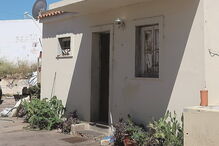 Casa onde o corpo da vítima, de 41 anos, foi encontrado pela PSP  