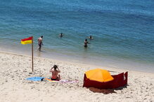 Época balnear abre na Figueira da Foz com poucos banhistas mas em segurança