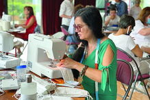 Recolhidos bens alimentares e roupas em 34 pontos da região parisiense. Em alguns casos, a ação decorreu em supermercados de portugueses