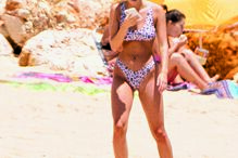 Margarida Corceiro exibiu sensualidade no areal