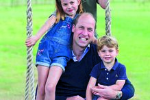 William com George [em cima], Carlota e o mais novo do clã, Louis 