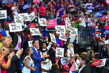 A maioria dos participantes não usou máscaras de proteção nem respeitou distâncias de segurança