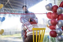Túnel do Abraço: a solução para o reencontro entre idosos e familiares durante a pandemia no Brasil