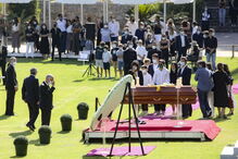 Dezenas na última homenagem ao ator Pedro Lima em Cascais