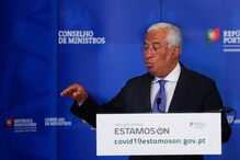 O primeiro-ministro, António Costa, fala aos jornalistas no final da reunião do Conselho de Ministros no Palácio da Ajuda,  em Lisboa, 25 de junho de 2020