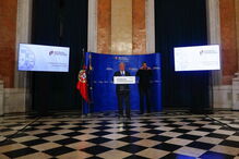 O primeiro-ministro, António Costa, fala aos jornalistas no final da reunião do Conselho de Ministros no Palácio da Ajuda,  em Lisboa, 25 de junho de 2020