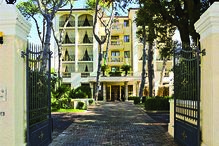 Grand Hotel Imperile, em Viareggio, Itália, foi a unidade hoteleira escolhida por Ronaldo e pela namorada para uma noite romântica. Este hotel dispõe de um serviço de luxo de spa, com um atendimento personalizado. Casal aproveitou para namorar 