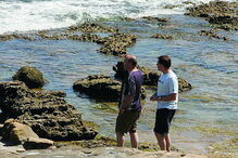 Pai de Maddie e amigo procuraram junto ao mar 