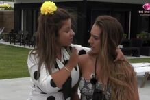 Iury recebe avião de Daniel Monteiro e fica emocionada