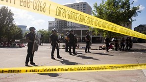 Um morto e quatro feridos em tiroteio num salão de 'shisha' no Texas