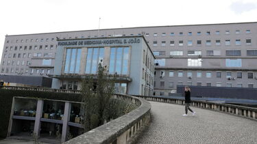 "Trata-se de um caso de roubo de identidade": professor acusado de assédio a alunas de medicina do Porto fala ao CM