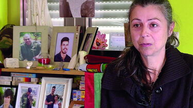 Lucinda Araújo tem em casa um altar em memória do filho. Dylan morreu aos 20 anos no curso de comandos
