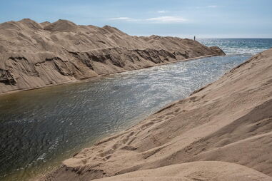 Abertura ao mar da barra da Lagoa de Santo André.